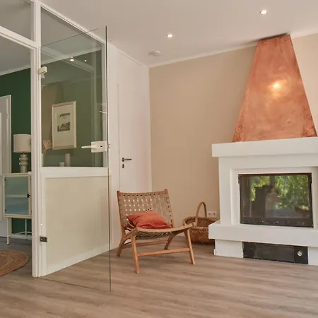 With A Fireplace Just 10 Minutes From The Holiday home