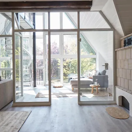 With A Fireplace Just 10 Minutes From The Holiday home *