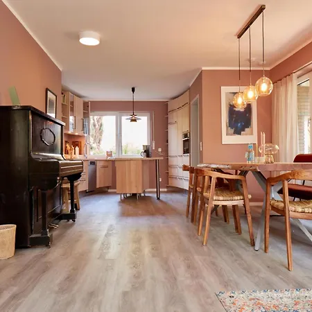 With A Fireplace Just 10 Minutes From The Holiday home