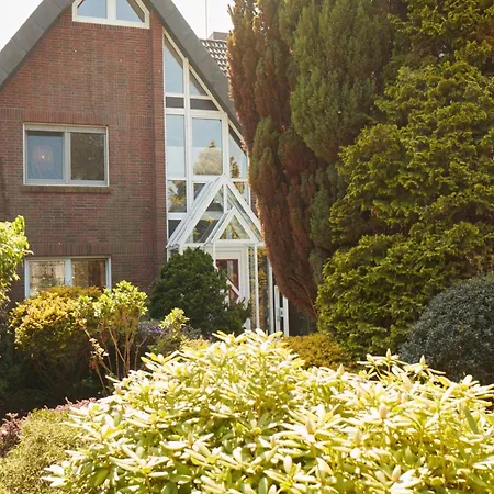 With A Fireplace Just 10 Minutes From The Holiday home *