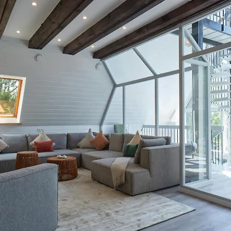 With A Fireplace Just 10 Minutes From The Holiday home *