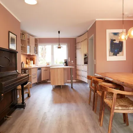 With A Fireplace Just 10 Minutes From The *