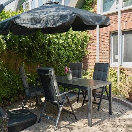 With A Fireplace Just 10 Minutes From The Holiday home