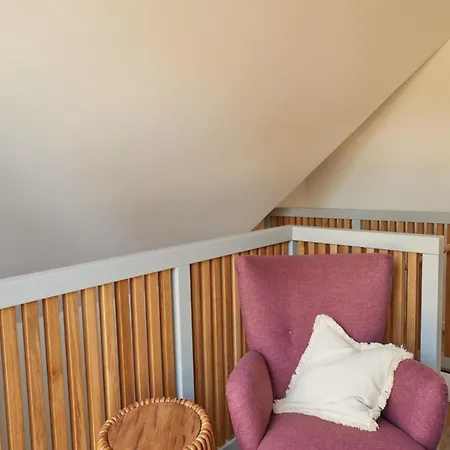 With A Fireplace Just 10 Minutes From The Dom wakacyjny *