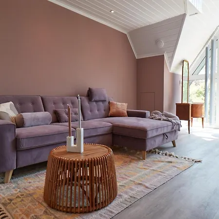 With A Fireplace Just 10 Minutes From The Dom wakacyjny *